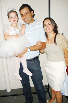 Papai Fernando Rached Jorge, mamãe Roberta e filhota Rafaela (de “floquinho de neve”)